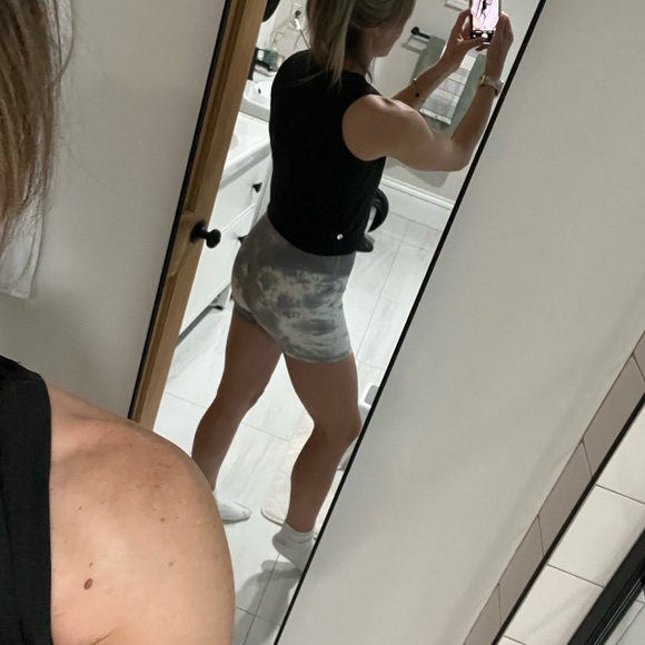 Balance Athletica Cloud Tie Die Shorts Size Small - Picture 4 of 4